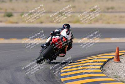 media/Oct-08-2022-SoCal Trackdays (Sat) [[1fc3beec89]]/Turn 11 Backside (1145am)/